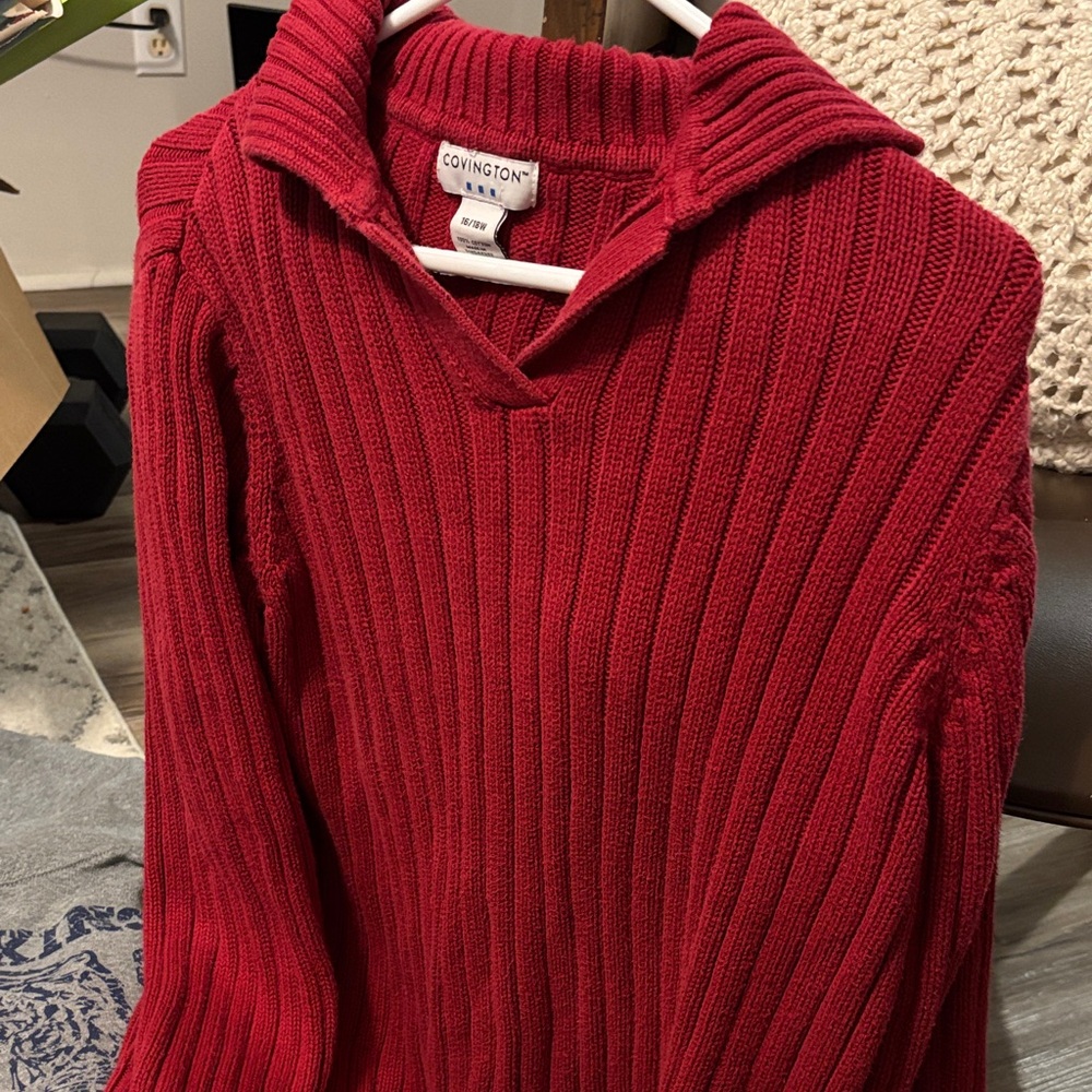 Covington Women's V-Neck Sweater in Rich Red